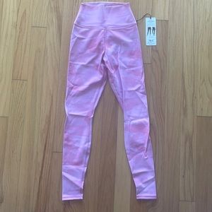 Alo yoga pink camo leggings NWT